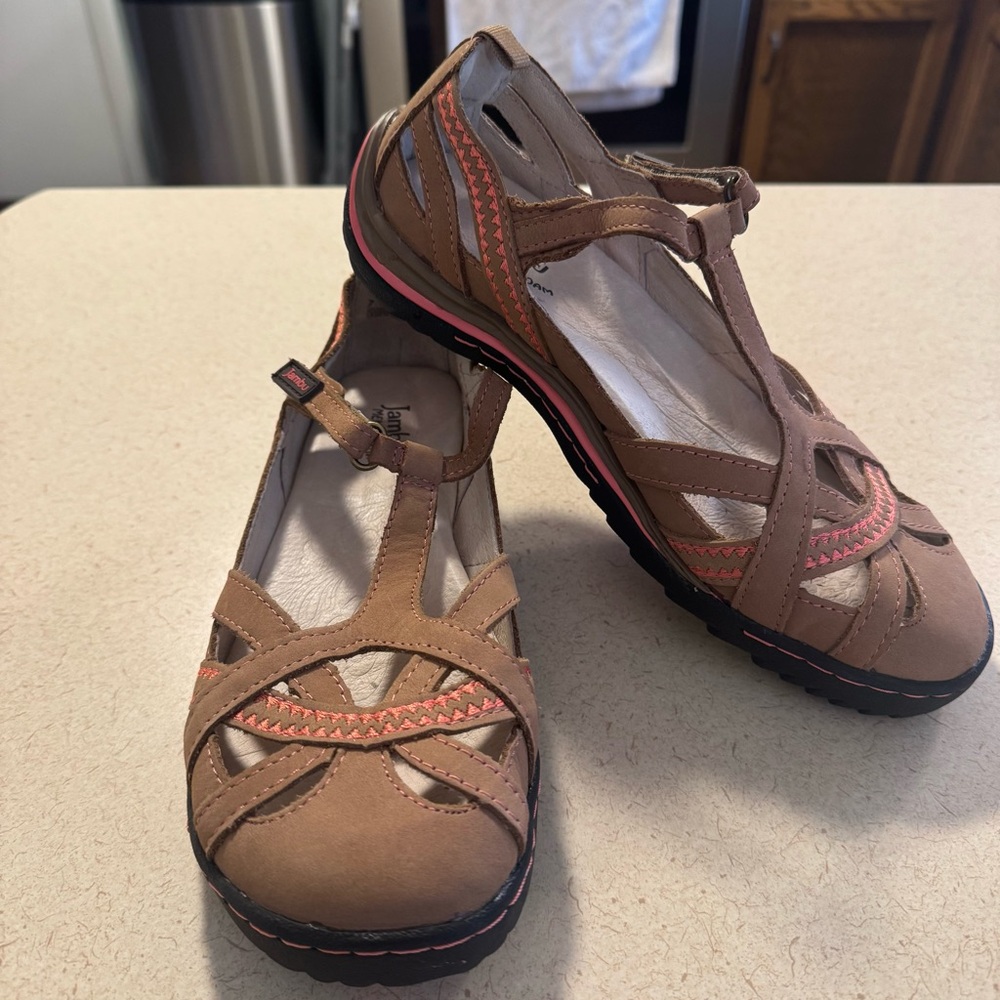 Jambu Women's Brown Sandals with Pink Accents